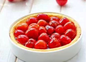 甜蜜好吃的櫻桃派自己在家做，酸酸甜甜，太喜歡了